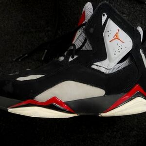 Jordan True Flight Mens US Size 8.5 Black Varsity Red Wolf Grey